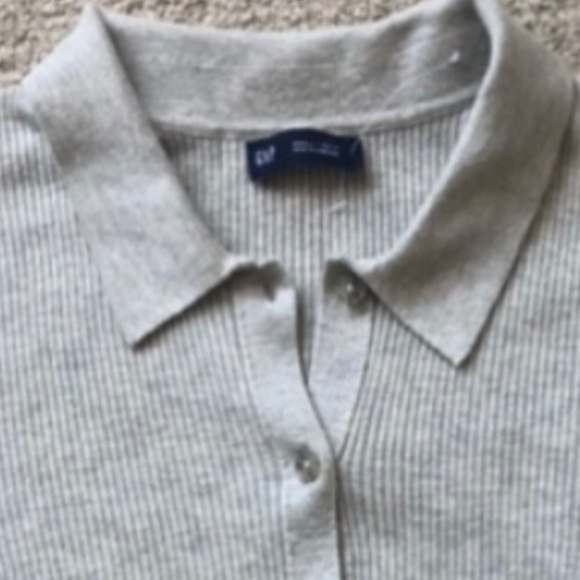 Gap Collar Cardigan Sweater. - Picture 3 of 4